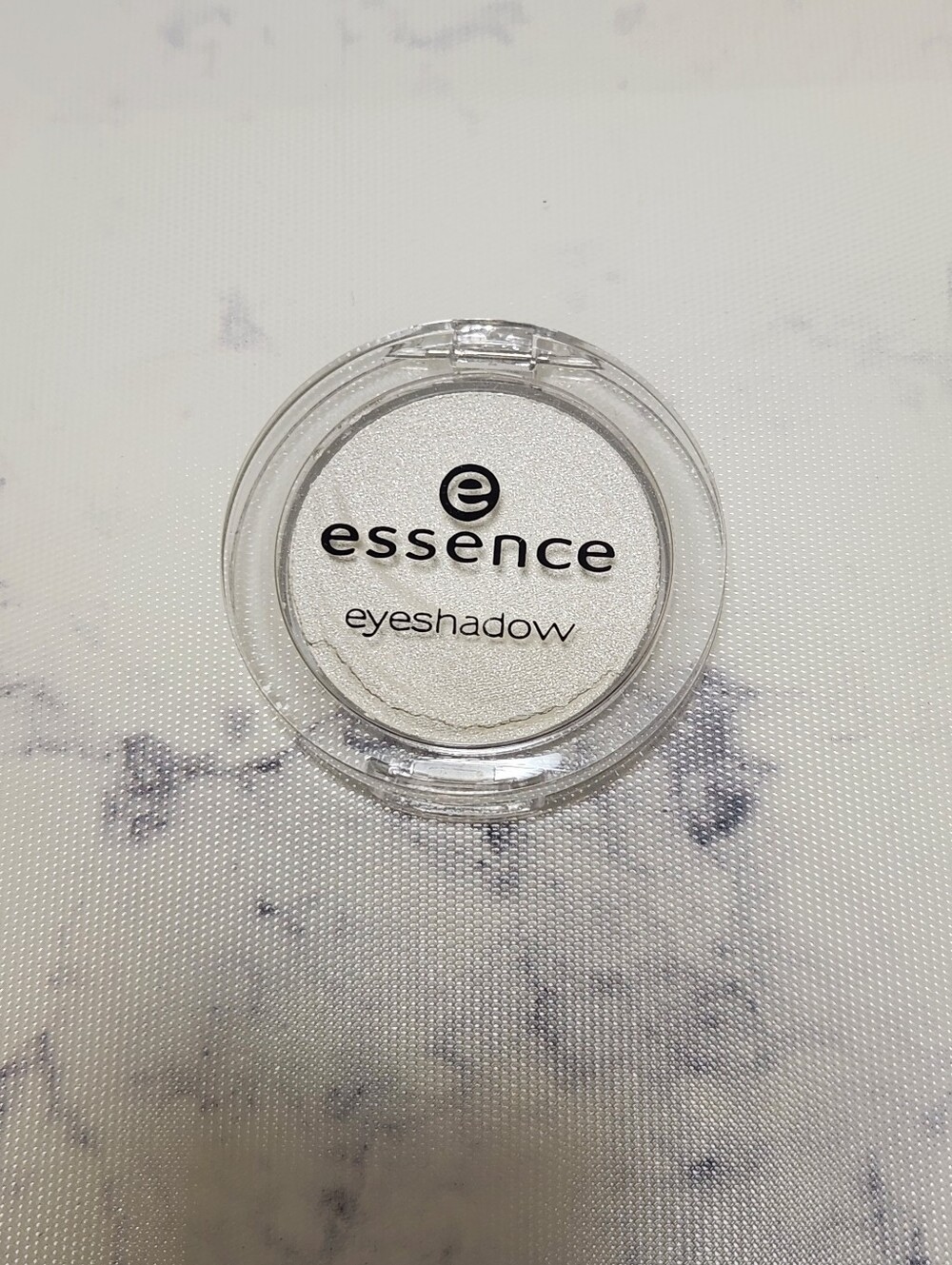 Essence Eyeshadow 01 Snowflake DAMAGED